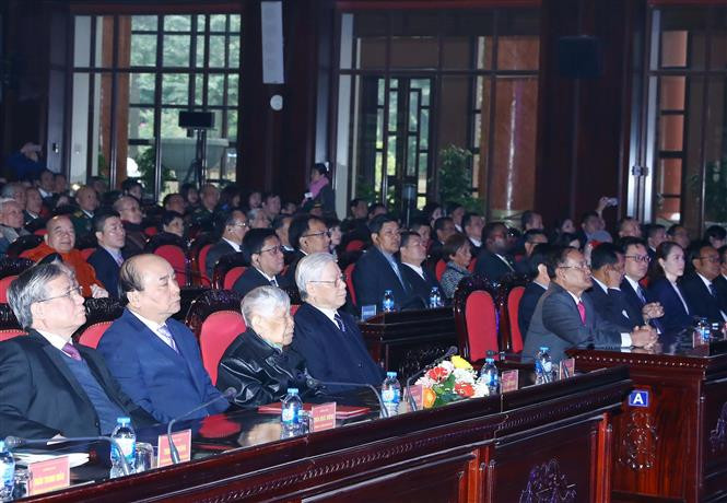 Une cérémonie de célébration du 40e anniversaire de la victoire de la défense de la frontière du Sud-Ouest et celui du renversement du régime génocidaire de Pol Pot (7 janvier 1979) a eu lieu solennellement le 4 janvier à Hanoi.