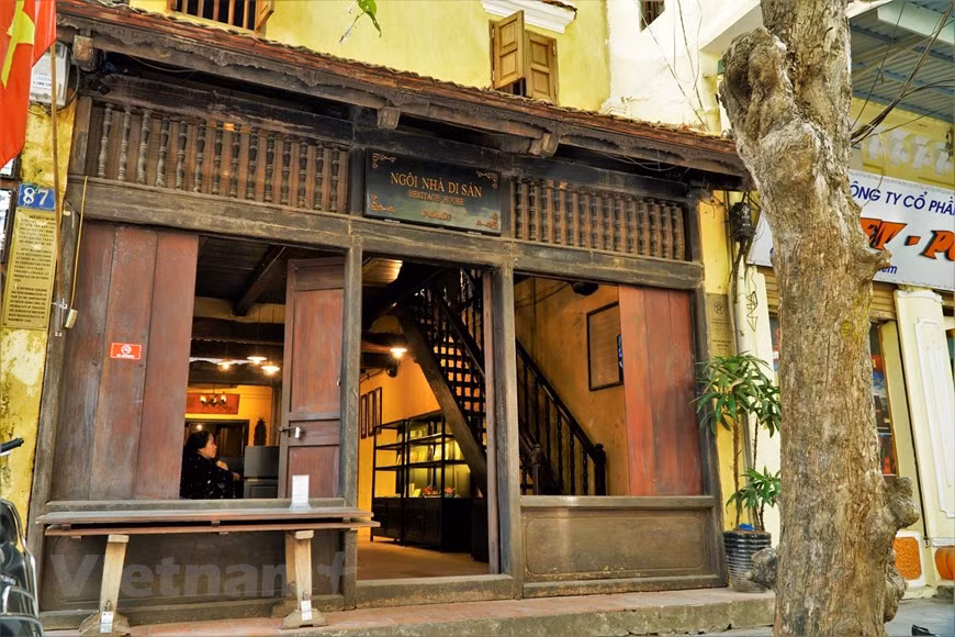 L'ancienne maison Ma May, au 87 rue Ma May fait partie d'une des 14 anciennes maisons dans l'ancien quartier de Hanoï. Elle été construite vers la fin du 19e siècle. Photo : Minh Hieu/Vietnam+