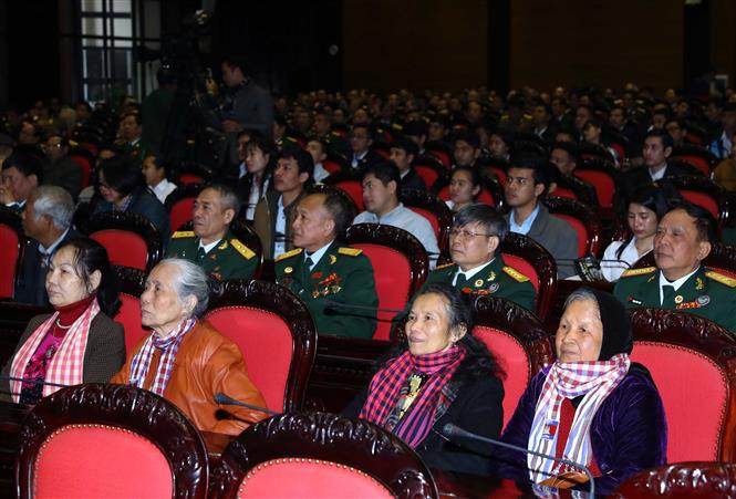 Des délégués à la cérémonie de célébration .