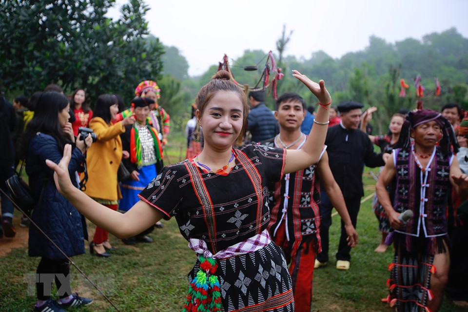 Une danse Tà Ôi présentée lors de la fête.