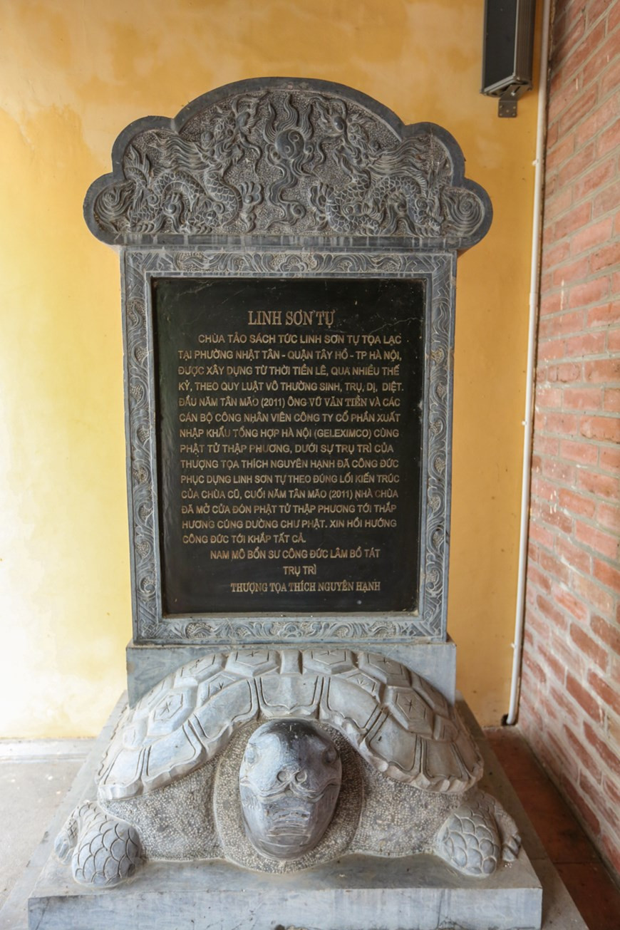 Pour l’heure, dans la pagode, il y a 42 sentences parallèles dont 39 en caractère chinoise et 3 en écriture Nom, deux cloches dont une moulée en 1822, 29 stèles en pierre datées entre 1889 et 1945 et plus d’une quarantaine de statues dont trois sont datées vers la 2e moitié du 18e siècle. Photo : Minh Son/ Vietnam+