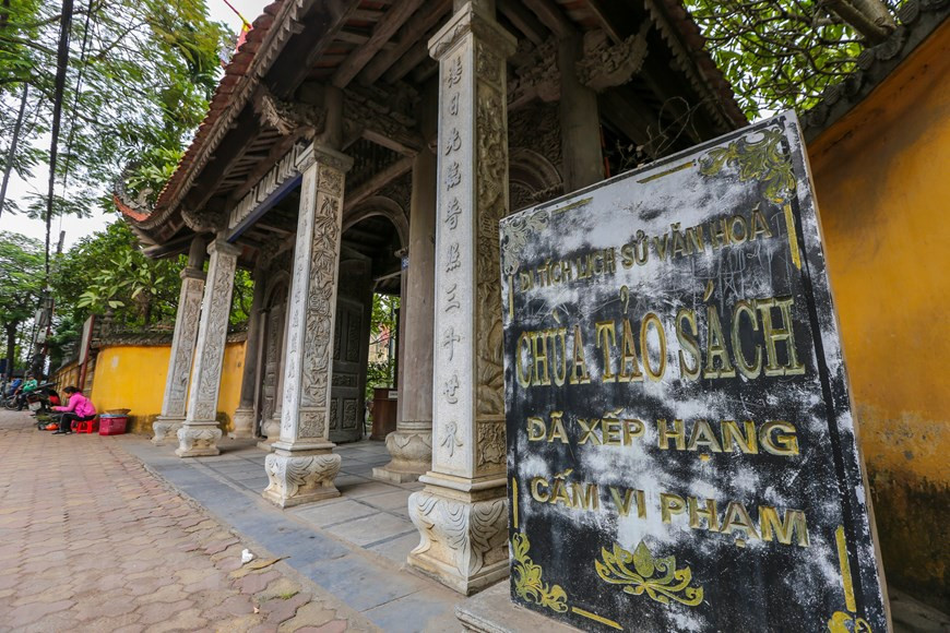 L’entrée principale de la pagode est située dans la rue Lac Long Quan. Photo : Minh Son/ Vietnam+