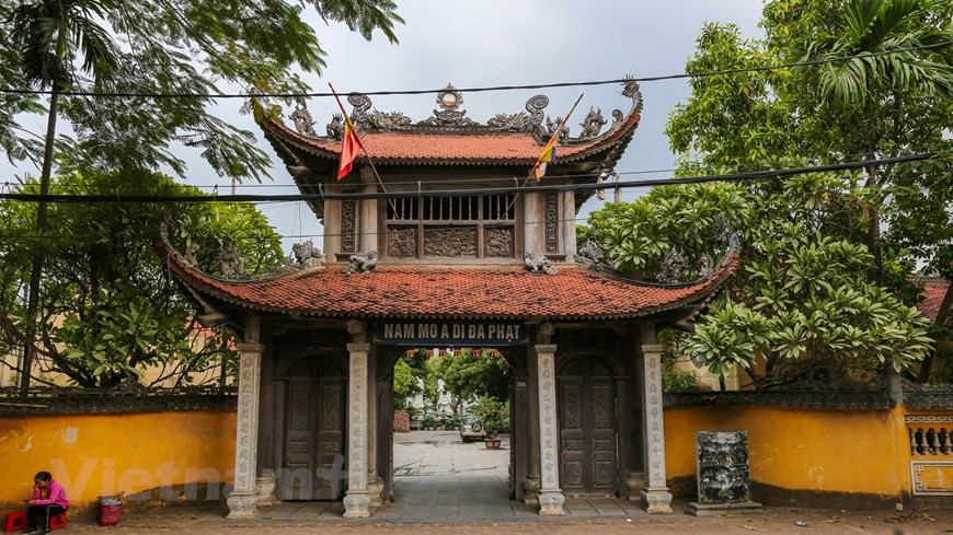 La pagode Tao Sach ou Linh Son Tu a été érigée au 16e siècle. Cette pagode est située au 386 Lac Long Quan, au quartier de Nhat Tan, arrondissement de Tay Ho, à Hanoï. Photo : Minh Son/ Vietnam+