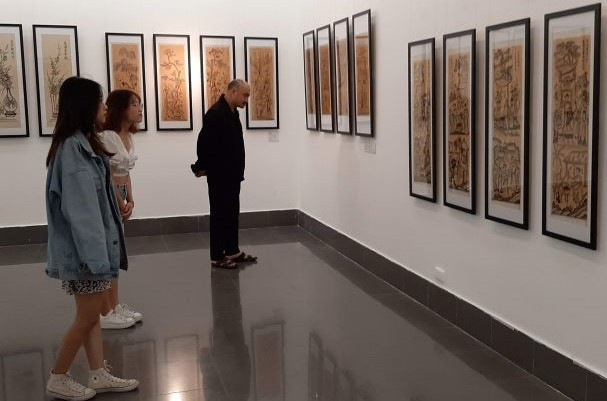 L’exposition présente une centaine d’estampes de Dông Hô. Photo: NDEL