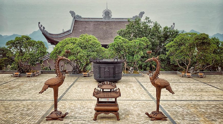 La pagode est construite grâce aux contributions de nombreux adeptes de diverses religions. Photo: Vietnamplus