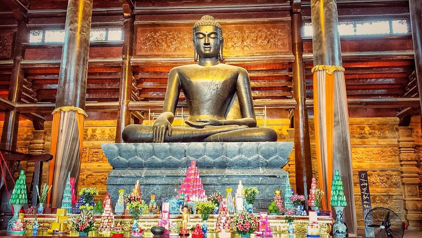 Dans le Diên Phap Chu (sanctuaire du Seigneur Bouddha Sakyamuni) trône une statue de 150 tonnes de Phap Chu. Photo: Vietnamplus