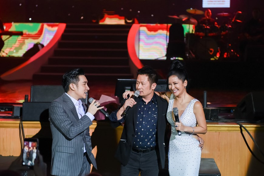 Quang Ha (à gauche), Bang Kiêu (en milieu) et Hông Nhung. Photo: VietnamPlus