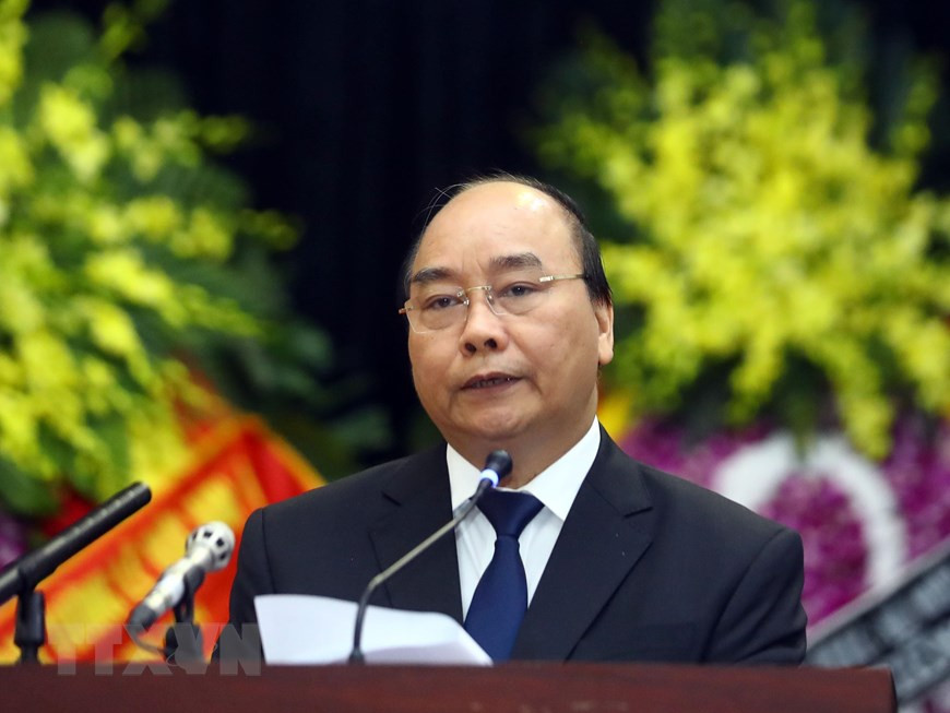 Le Premier ministre Nguyên Xuân Phuc lit l’oraison funèbre.