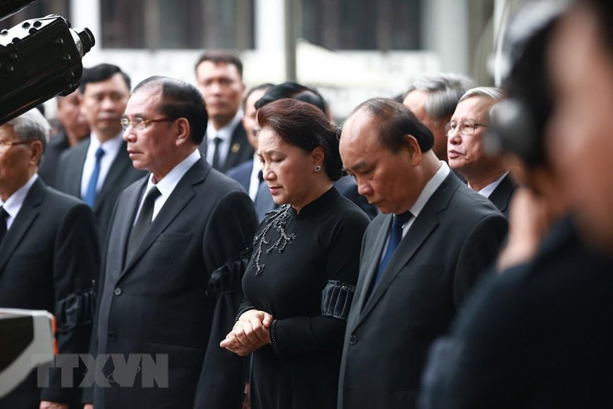 Les dirigeants, anciens dirigeants du Parti, de l'Etat, du gouvernement, de l'Assemblée nationale et la famille de l’ancien président Lê Duc Anh à la cérémonie commémorative à la mémoire du général Lê Duc Anh.