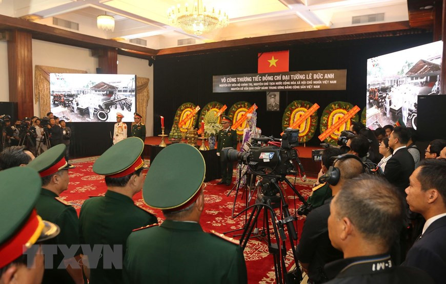 Panorama de la cérémonie commémorative à la mémoire de l'ancien président Lê Duc Anh au Palais de la Réunification à Hô Chi Minh-Ville.