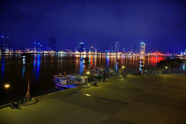  ​Un quai sur la rivière Han.