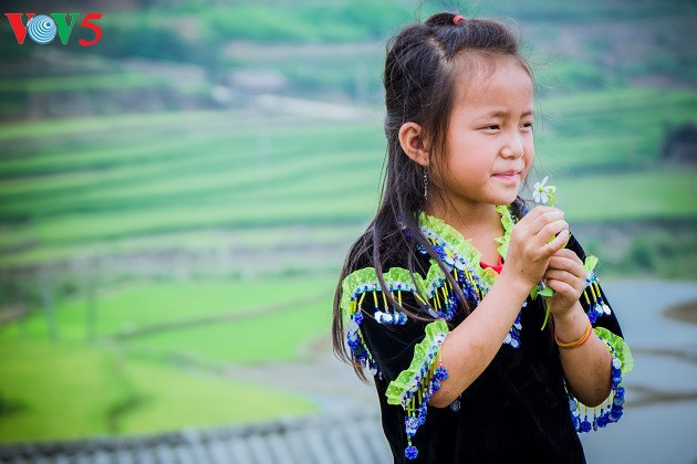 Le charme d’une fillette montagnarde 