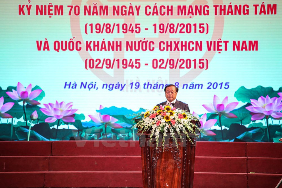 Le secrétaire du Comité municipal du Parti communiste du Vietnam de Hanoi, Pham Quang Nghi, lors du meeting. 