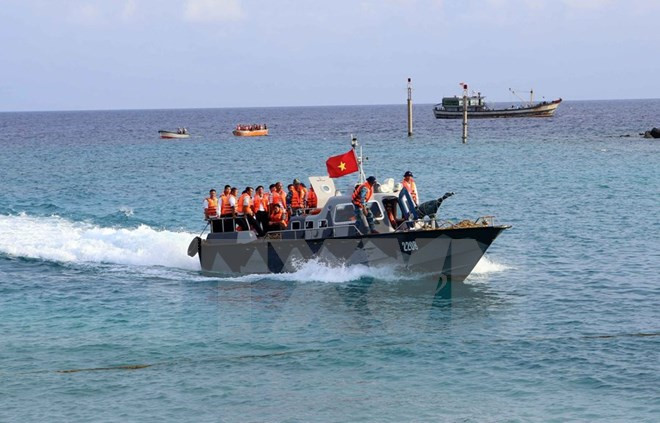 Des cadres et soldats vont aux urnes pour ​exercer leur droit de vote.