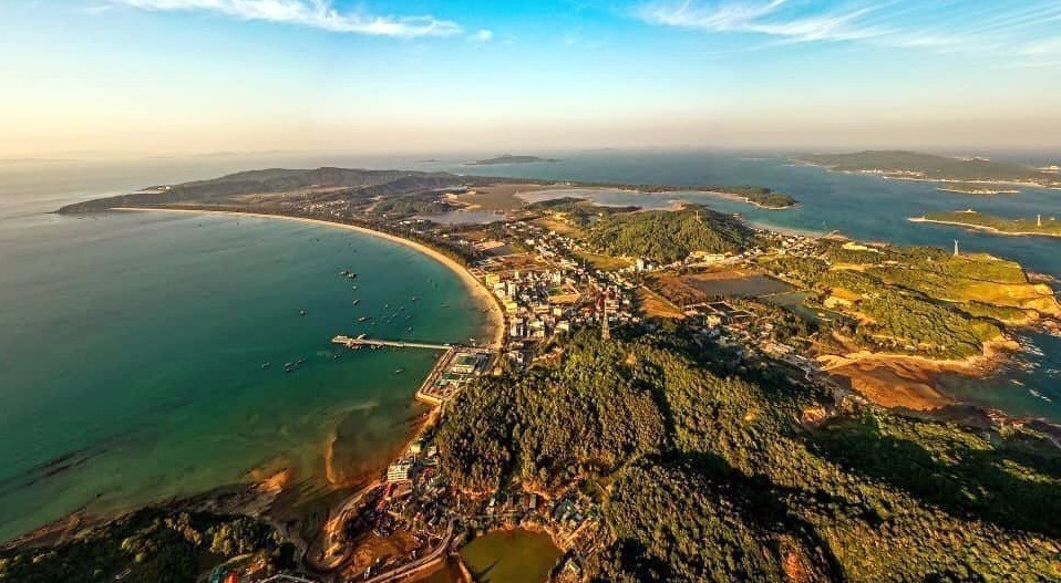  Les revenus du tourisme local au cours des sept premiers mois de l'année sont estimés à plus de 405 milliards de dongs. Photo: VNA