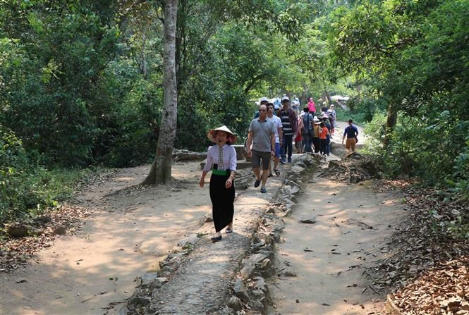 À 500 km à l'ouest de Hanoi, le champ de bataille de Diên Biên Phu est un site bien connu marquant un exploit victorieux du peuple vietnamien pendant la guerre d'Indochine