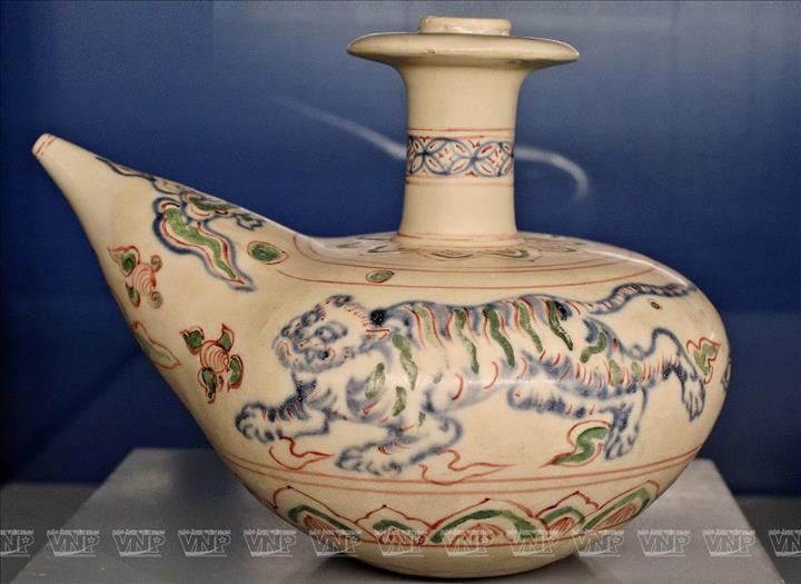 La peinture de tigre sur la céramique à fleurs bleues de Chu Dau (Hai Duong) remonte au XVe siècle. 