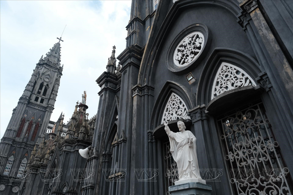 La statue de l'Ave Maria placée à l'église de l’église Hung Nghia. 