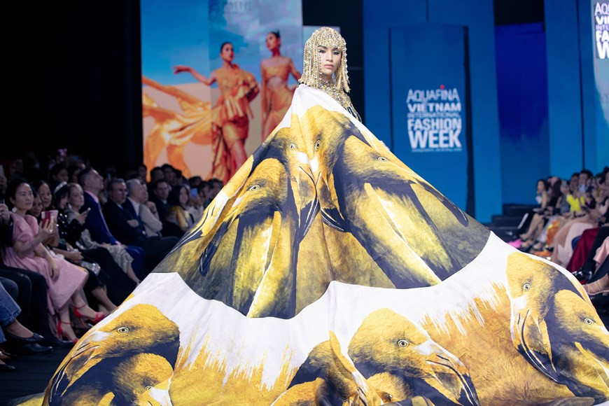 La collection « Rose secret » a été présentée par plusieurs mannequins et reines de beauté renommées. 