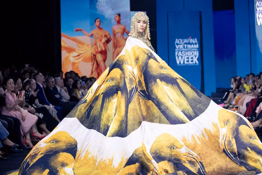 La collection « Rose secret » a été présentée par plusieurs mannequins et reines de beauté renommées. 