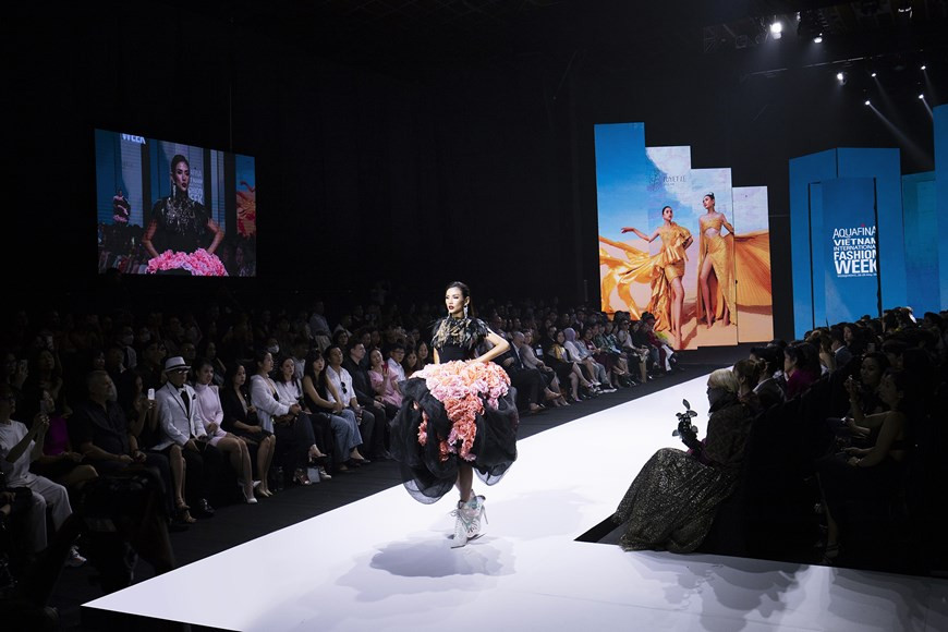 C’était la première fois que la styliste Tuyet Le participait à la Semaine de la mode internationale printemps-été. 