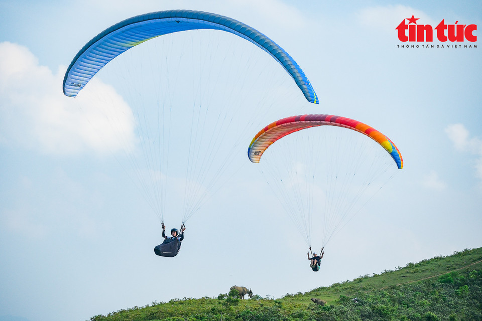 Le vol en parapente est une expérience inoubliable. 