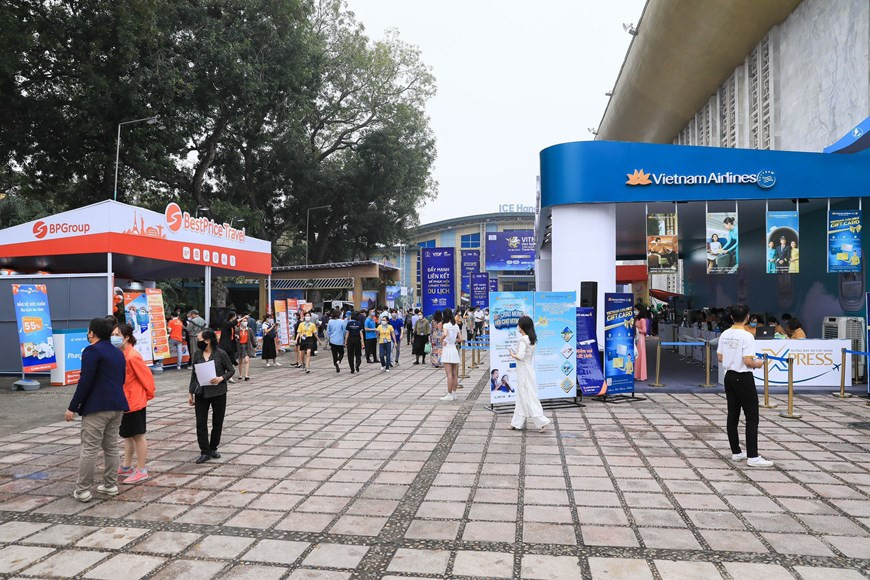 Le Vietnam sollicite le soutien de l’Organisation mondiale du tourisme (OMT) pour la relance du tourisme. Le Vietnam espère bénéficier du soutien de l’OMT pour relancer et développer le tourisme de manière plus durable, notamment à travers ses initiatives, son assistance technique et ses programmes de formation. La déclaration a récemment été faite par une délégation de l’Administration nationale du tourisme du Vietnam (VNAT) à la 54e réunion de la Commission de l’OMT pour l’Asie de l’Est et le Pacifique et la 33e réunion conjointe de la Commission de l’OMT pour l’Asie de l’Est et le Pacifique et la Commission pour l’Asie du Sud. Il s’agissait de deux réunions importantes de la région en préparation de la 24e Assemblée générale de l’OMT au Maroc en décembre 2021. La délégation vietnamienne était conduite par le directeur général adjoint de la VNAT, Hà Van Siêu. Photo: Vietnamplus