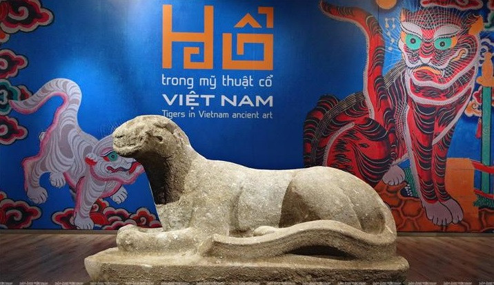 Statue de tigre en pierre sur la tombe de Tran Thu Do, datant de 1264.