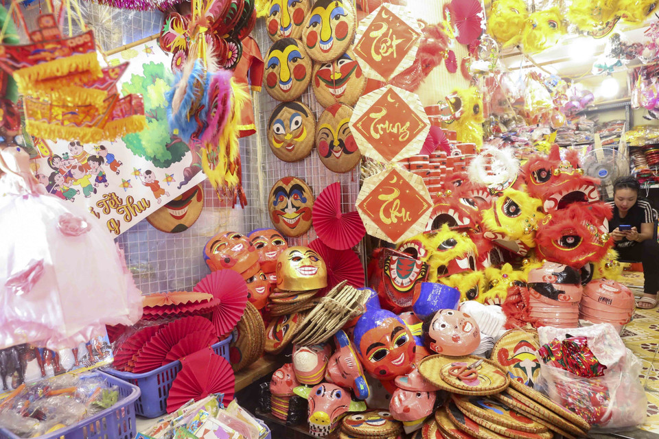 Des jouets traditionnels vietnamiens pour la fête de la mi- automne. Photo: VNA 