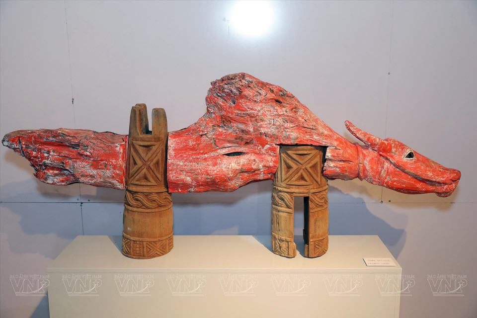 Une sculpture en bois de Le Ngoc Thuan. 