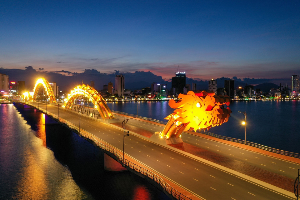 Le pont du dragon - un symbole de la ville de Da Nang. Photo: VNA 