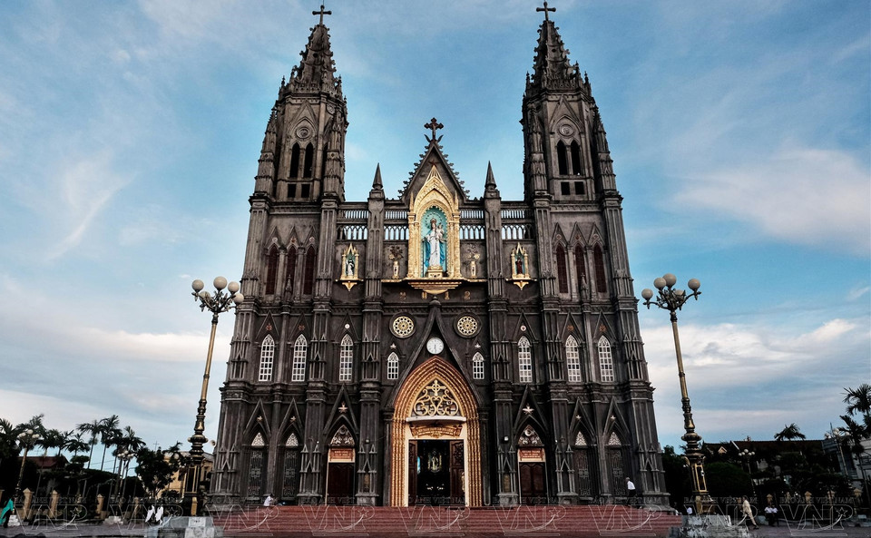 La beauté de l’architecture gothique de l'église Hung Nghia, à Nam Dinh. 