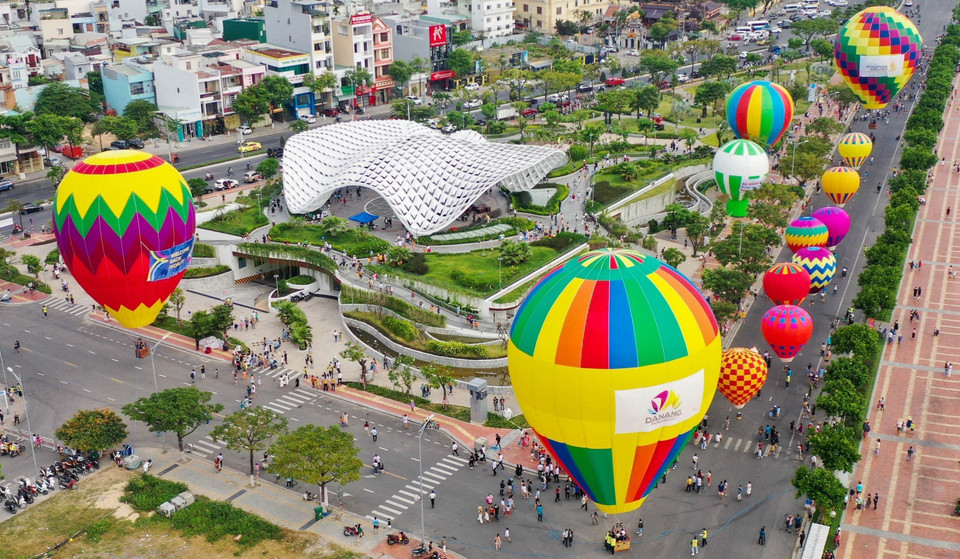 Situé le long de la rivière Han, le parc APEC est une destination touristique attrayante de la ville de Da Nang. Photo: VNA 