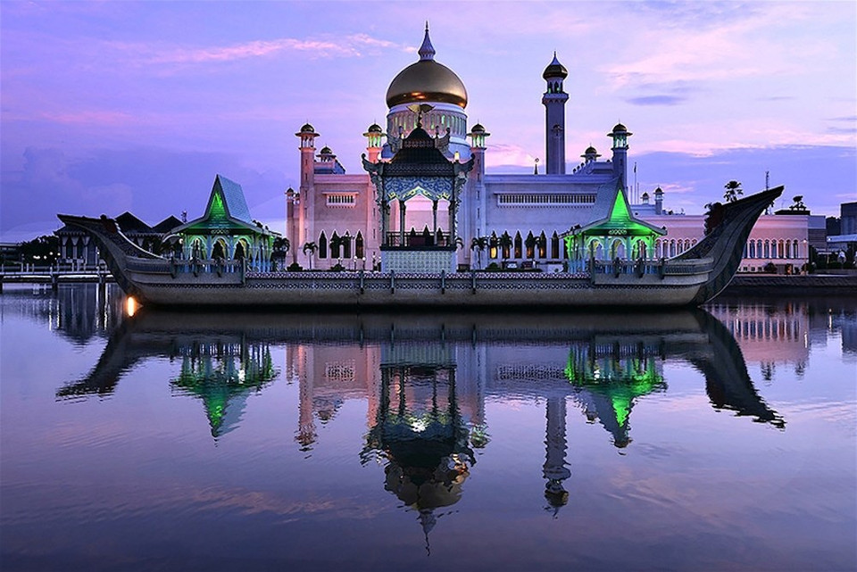La mosquée Omar Ali Saifuddin (Brunei).