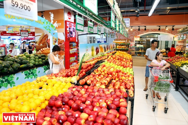 Le réseau de supermarchés modernes à l'intérieur des nouvelles zones urbaines répond à la demande quotidienne de leurs habitants. Photo: Trân Thanh Giang.