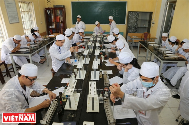 Des étudiants de l’Institut de médecine militaire en stage à l’hôpital.