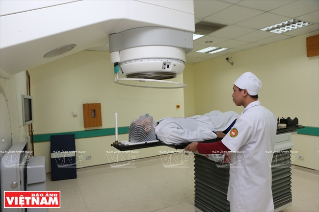 Un malade en traitement au Centre contre les tumeurs et goitres. 