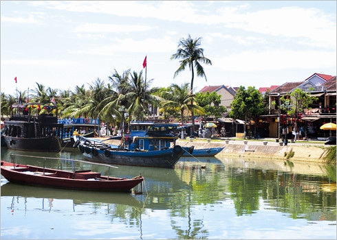 Des bateaux prêts à emmener les touristes.