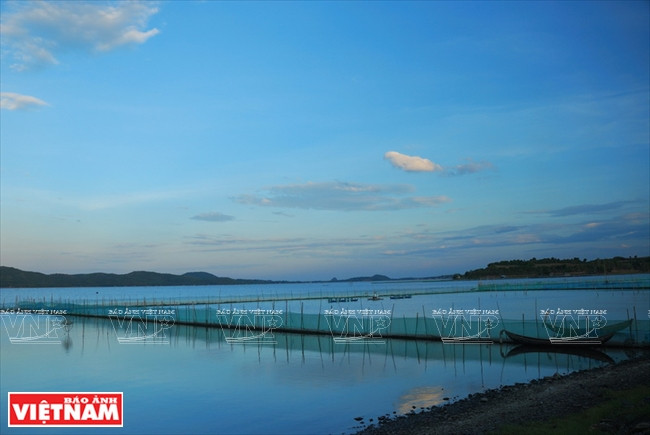 La lagune d’Ô Loan pittoresque, site national ​aux paysages charmants et produits attrayants.