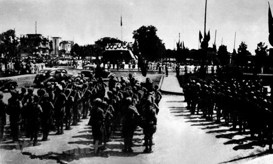 Le 2 septembre 1945, sur la place Ba Dinh à Hanoï, le Président Hô Chi Minh, au nom du gouvernement provisoire, a proclamé la Déclaration d’Indépendance, donnant naissance à la République démocratique du Vietnam, marquant la victoire complète de la Révolution d'août. Photo: Archives