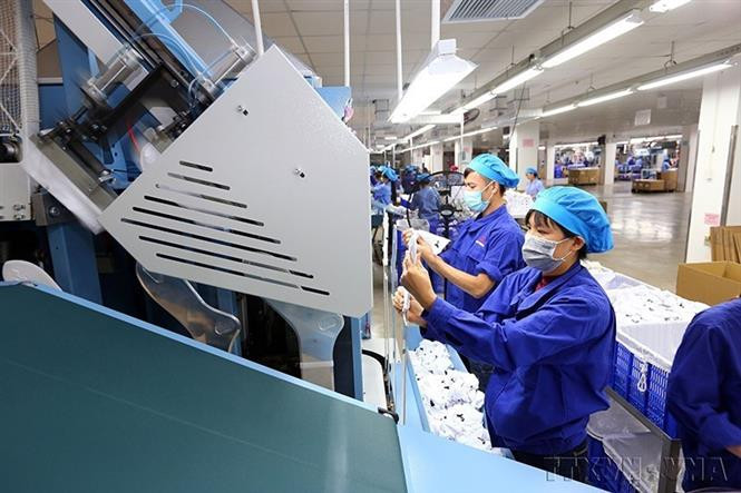 Chaîne de production de chaussettes pour l'exportation de Jasan Vietnam Co., Ltd., investie par la Chine et implantée dans la zone industrielle de VSIP à la ville portuaire de Hai Phong (Nord). Photo : VNA