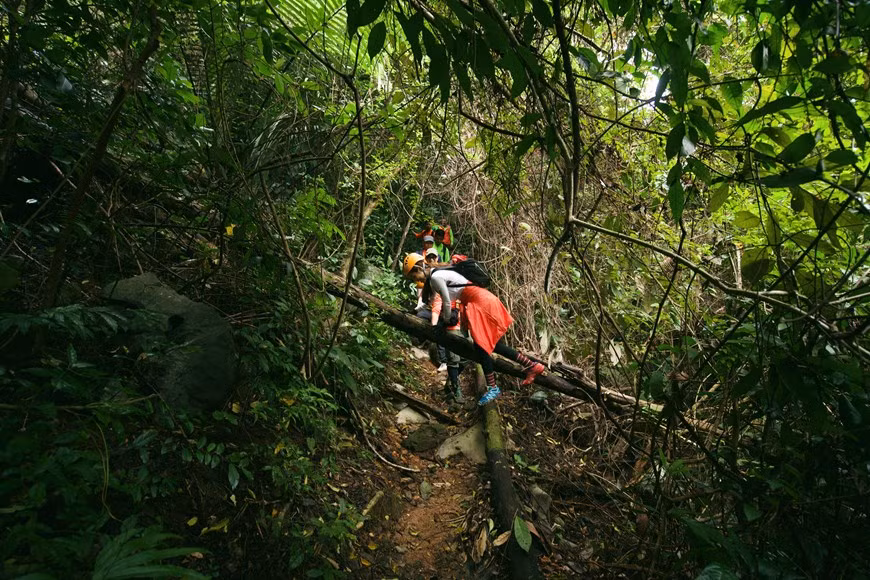 Vu Hoang My a beaucoup aimé ce circuit touriqtique proposé par la province de Quang Binh, tout en estimant également que c'était aussi une action concrète pour répondre au programme de relance touristique local. La province déploie de grands efforts pour développer de nouveaux produits touristiques et améliorer la qualité des services. Une série de nouveaux produits touristiques tels que "Son Doong - espace virtuel, expérience réelle" de la technologie Mix Reality, la visite de la ville de Dông Hoi, des circuits d'aventure et d'écotourisme en station thermale sont lancés. les efforts se concentrent sur la promotion des plates-formes numériques, tout en améliorant en même temps le site web de tourisme de Quang Binh en anglais et en vietnamien, et en mettant continuellement à jour les informations sur les sites de réseautage social. Photo : VietnamPlus