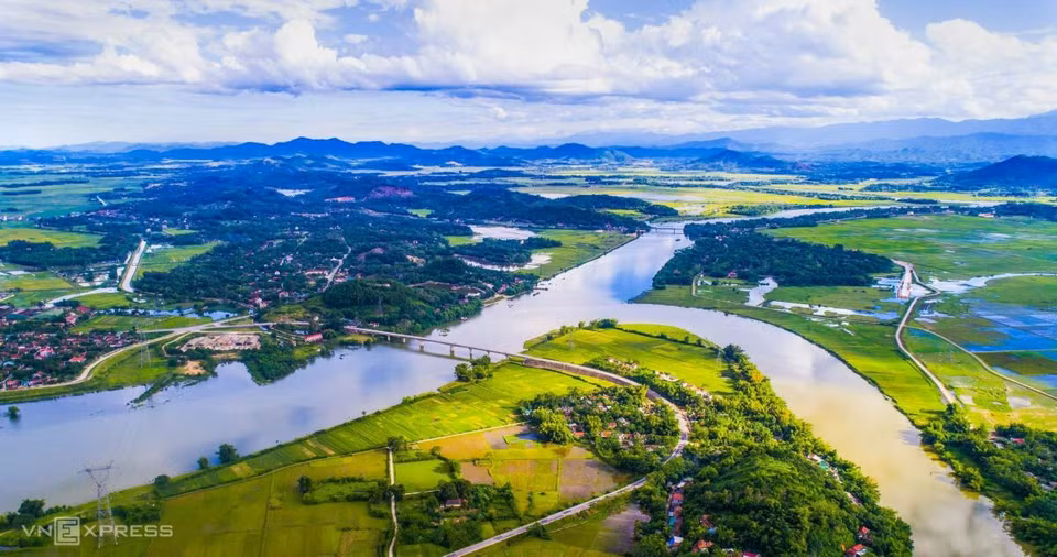 Le quai fluvial de Tam Soa n'est pas seulement une destination touristique mais aussi un lieu d'échange de marchandises de la région fluviale. Photo: vnexpress.net 