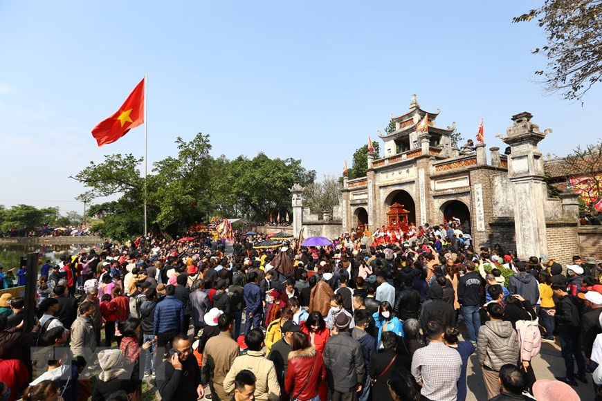 Cette fête printanière attire un grand nombre de visiteurs. Photo: VietnamPlus