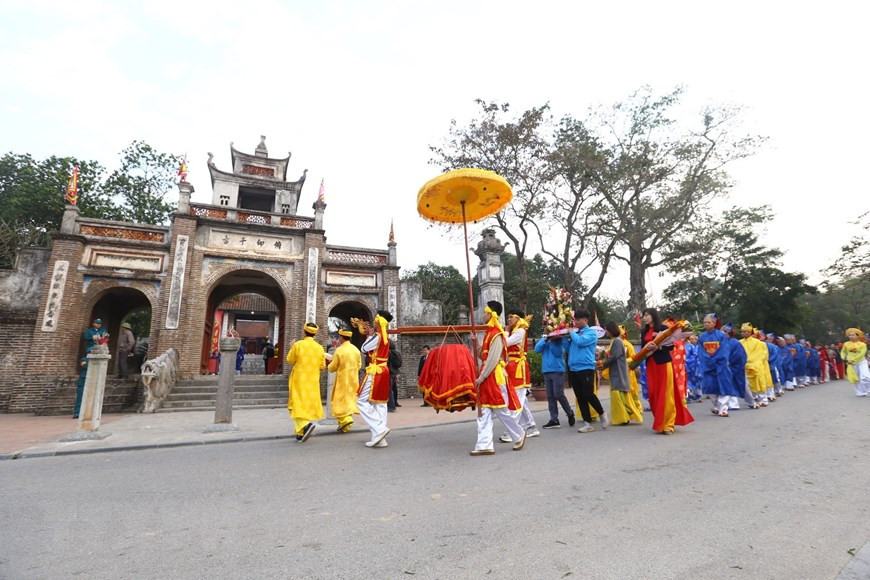 Située dans le district de Dông Anh, à environ 20 km du centre-ville, l’ancienne citadelle de Cô Loa était la capitale du Royaume Âu Lac sous le règne du roi An Duong Vuong au IIIe siècle avant Jésus-Christ. Elle couvre 500 ha et abrite de nombreux sites archéologiques dont les fouilles ont montré que le développement du Vietnam a été continu durant l’âge de la pierre, l’âge du bronze et l’âge du fer. Photo: VietnamPlus