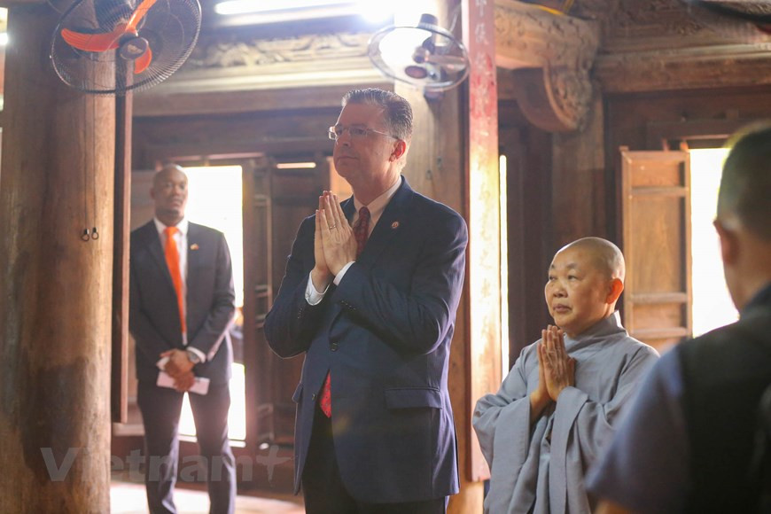 Il a fait un tour de cette pagode. Photo: VietnamPlus