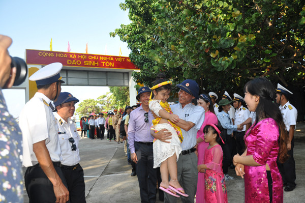  La délégation s'est rendu aux îles de Son Ca et de Sinh Tôn.