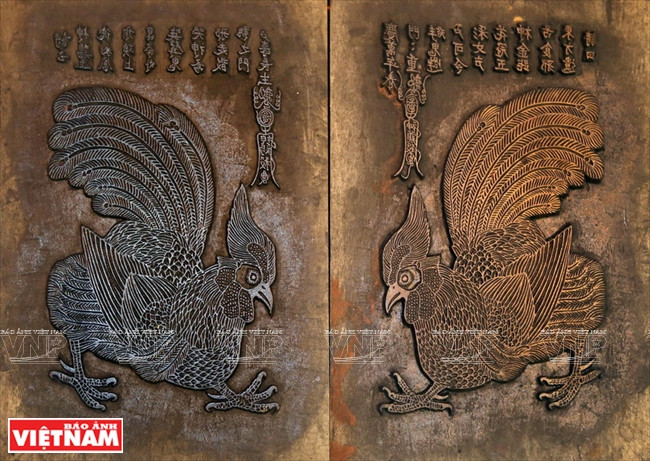 Des estampes de Hoang Kim présentées à l'exposition.