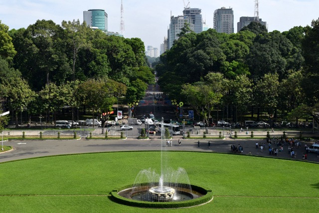Le Palais de la Réunification donne sur l'avenue Lê Duân. 