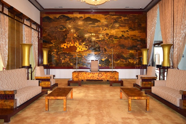 Salon des ambassadeurs : les ambassadeurs y venaient présenter leurs lettres de créances au Président en présence du ministre des Affaires étrangères. 